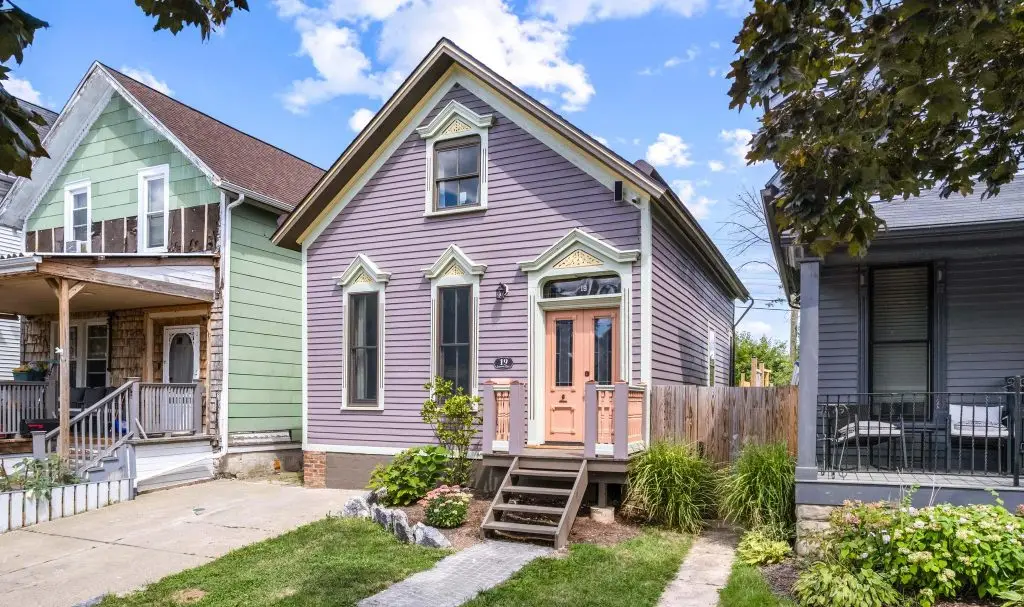 real estate photography Buffalo NY front exterior 19 Lawrence Pl